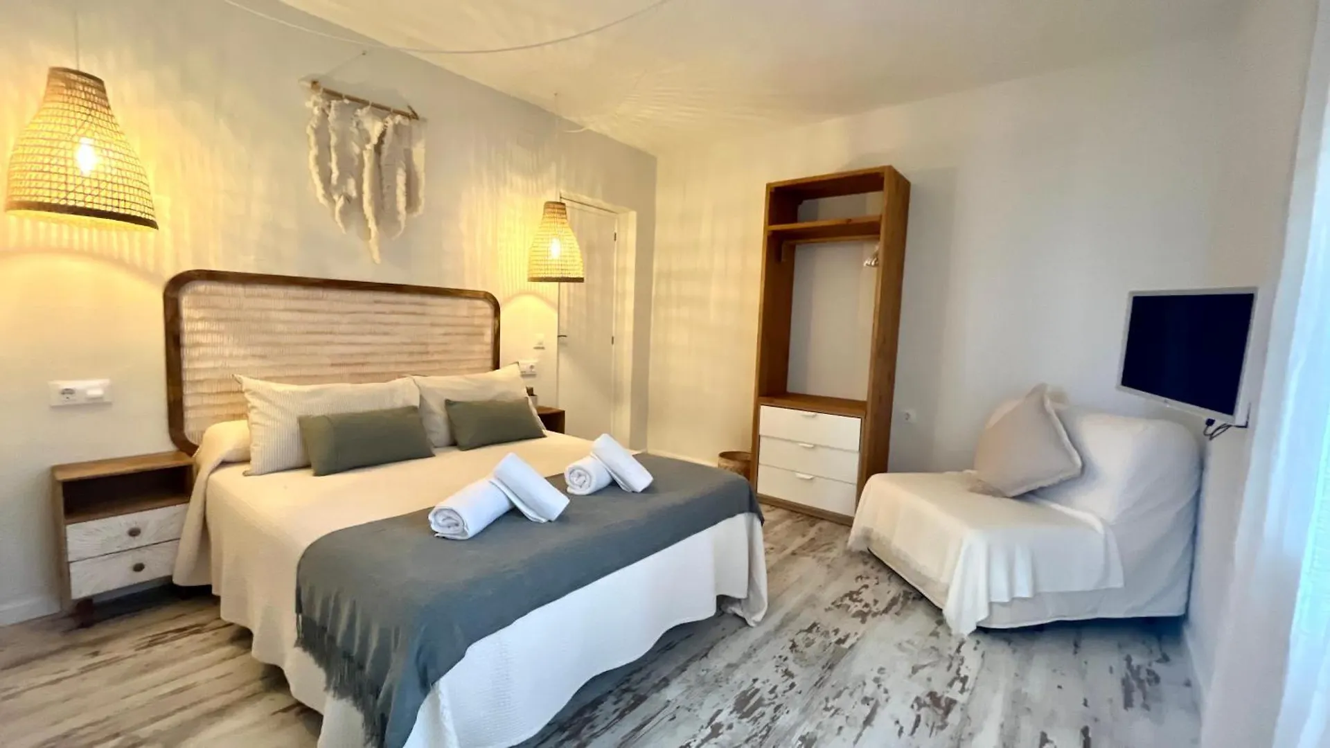 Guest house Zahora Beach Room