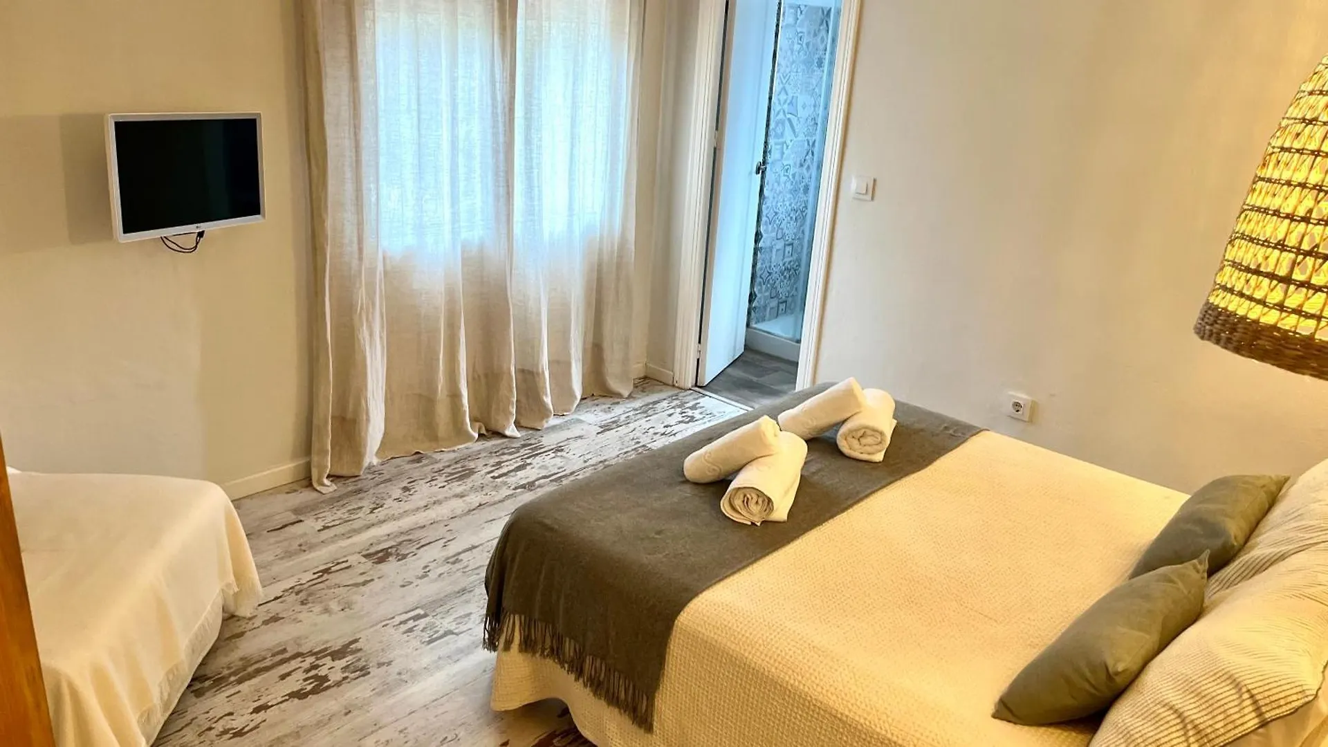 Zahora Beach Room Guest house