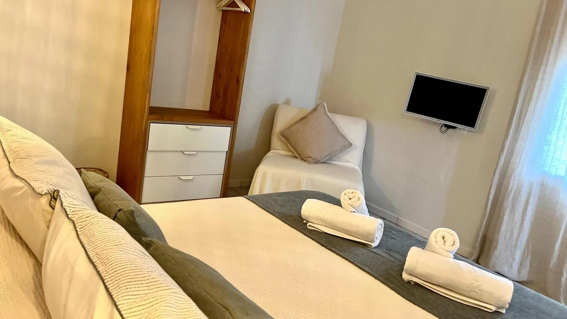 Zahora Beach Room 0*,